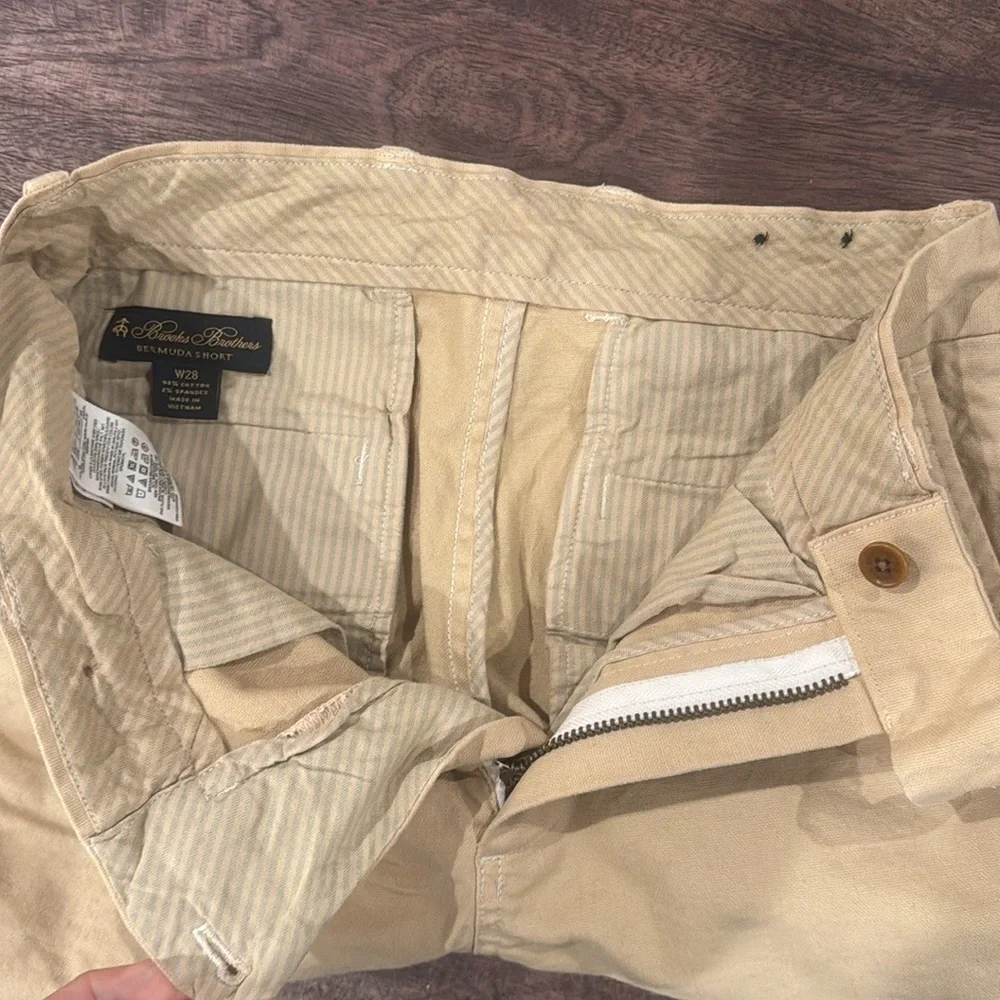 Men’s Brooks Brothers Tan Flat Front Shorts - Picture 2 of 4